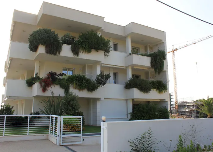 Calabona\'S Promenade Apartment