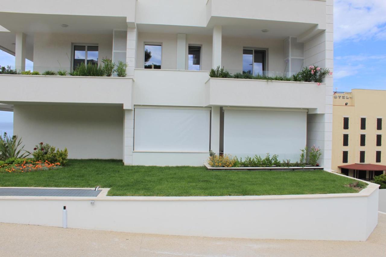 Calabona's Promenade Apartment *